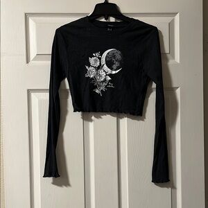 Forever 21 Black and White Graphic Crop Top